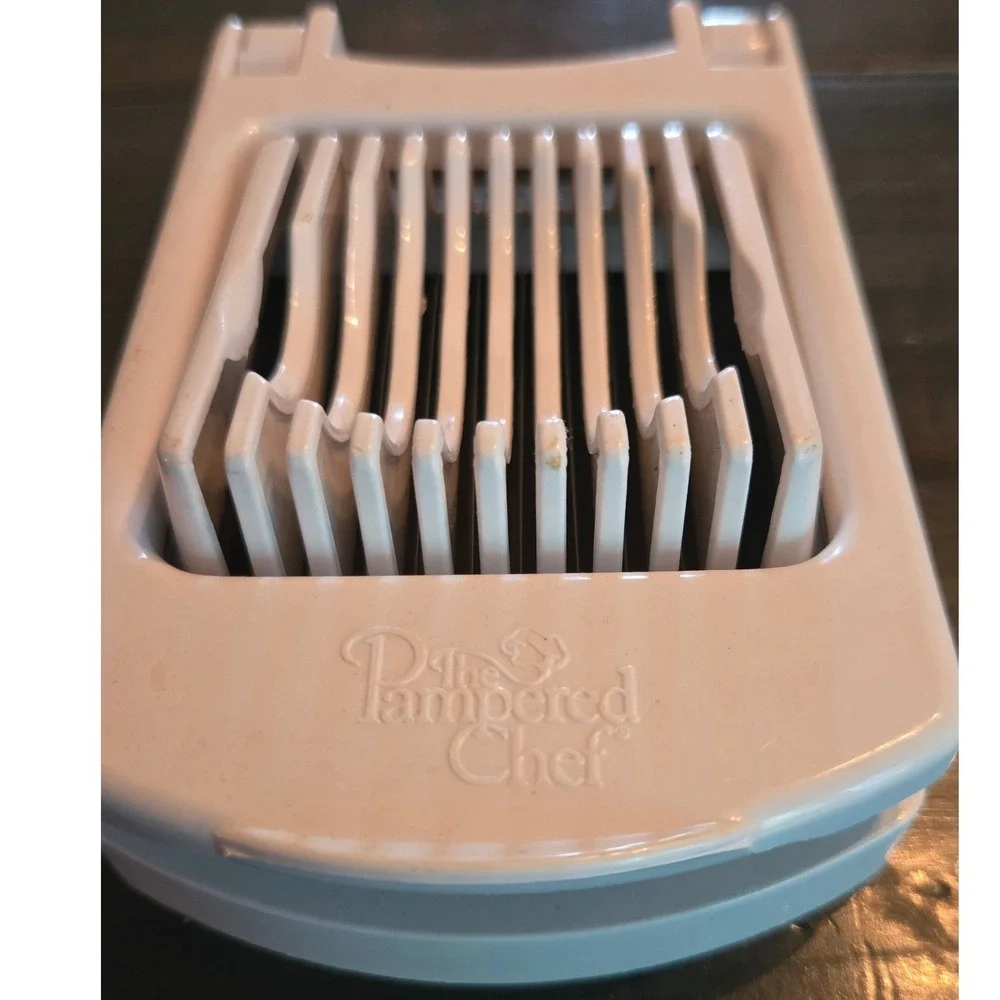 Pampered Chef Egg Slicer Plus 1182 White Stainless Steel Wire Mushroom‎ Slicer